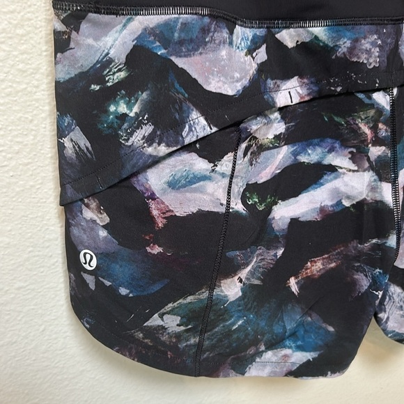 Lululemon Speed Up Short 2.5" Glacier Camo Starlight Multi / Black, size 10 NWOT - Picture 5 of 13